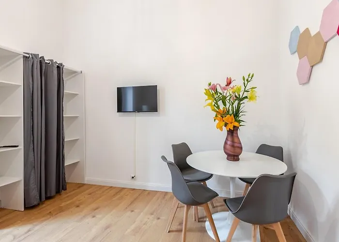 Domus Adriana Ada - Adiacente Metro A Apartment